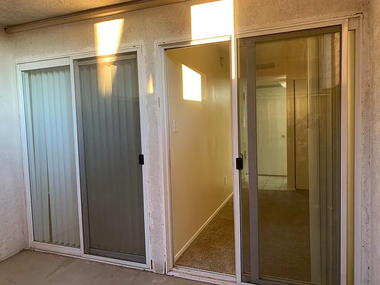 Large Quiet Two Bedroom — Photo 17