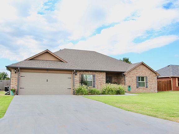 3rd image of 104 Bullard Dr