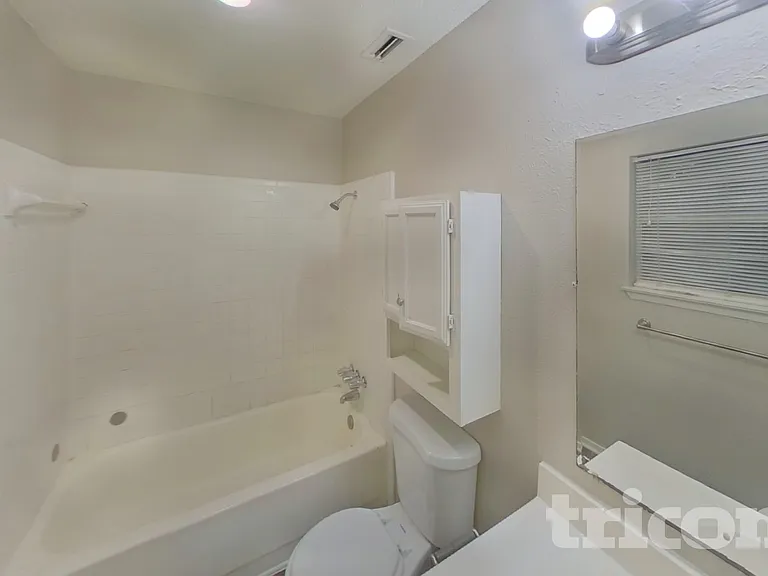 810 E Heath St — Photo 7