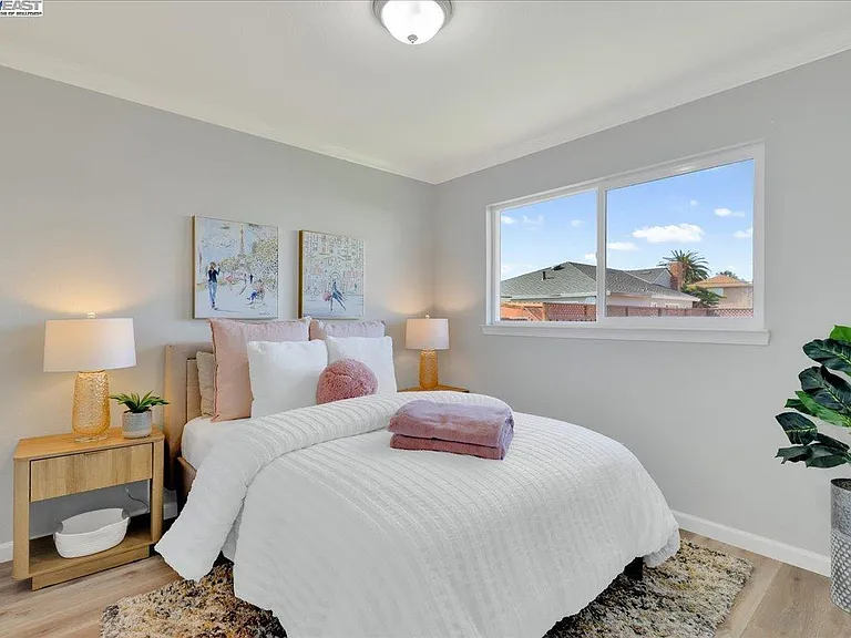 1827 Bandoni Ave — Photo 22