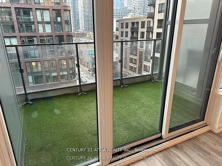 77 Shuter St #725 — Photo 17