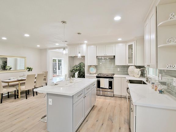3rd image of 1058 Las Palmas Dr