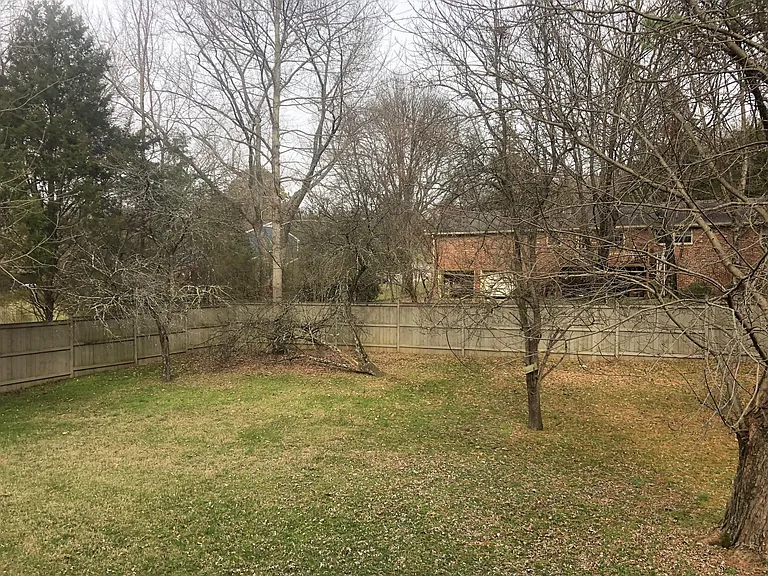 93 Berry Hill Dr — Photo 6
