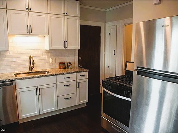 4th image of 1632 Larchmont Ave #1