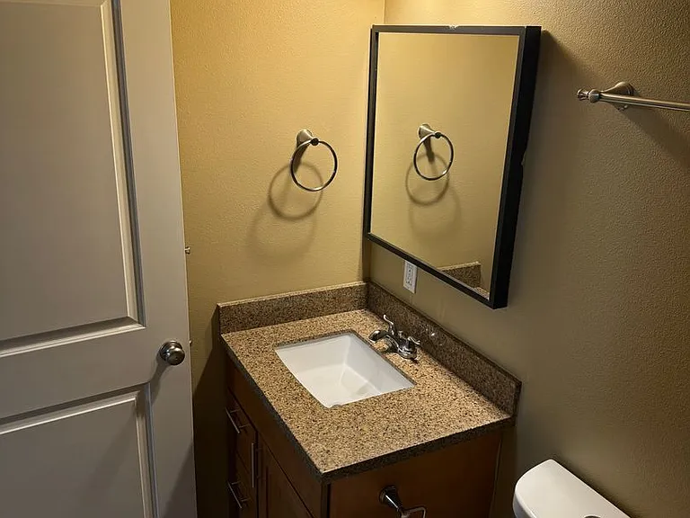 South Lane Apartments — Photo 15