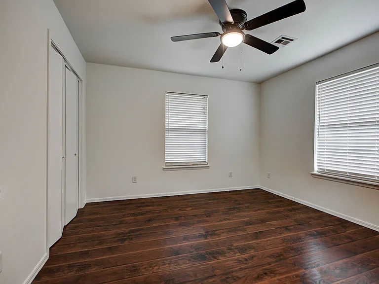 109 E Hayes St — Photo 6