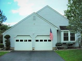 13 Hillsborough Dr, Monroe Township, NJ