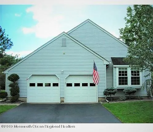 13 Hillsborough Dr photo 1