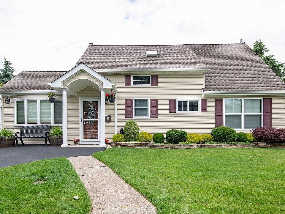1st image of 42 Long Ln