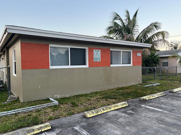5th image of 2215 Adams St #1