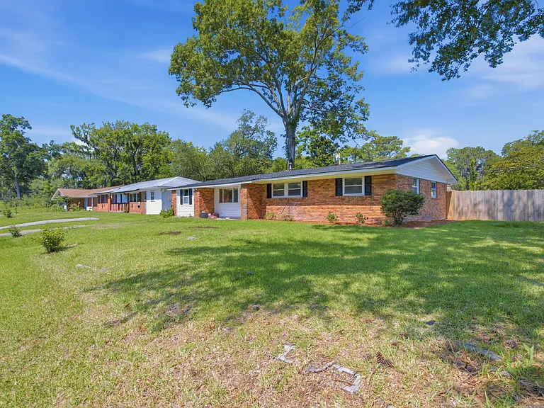12433 Deerfield Rd — Photo 2