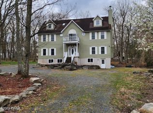 110 Stallion Dr, Lords Valley, PA 18428