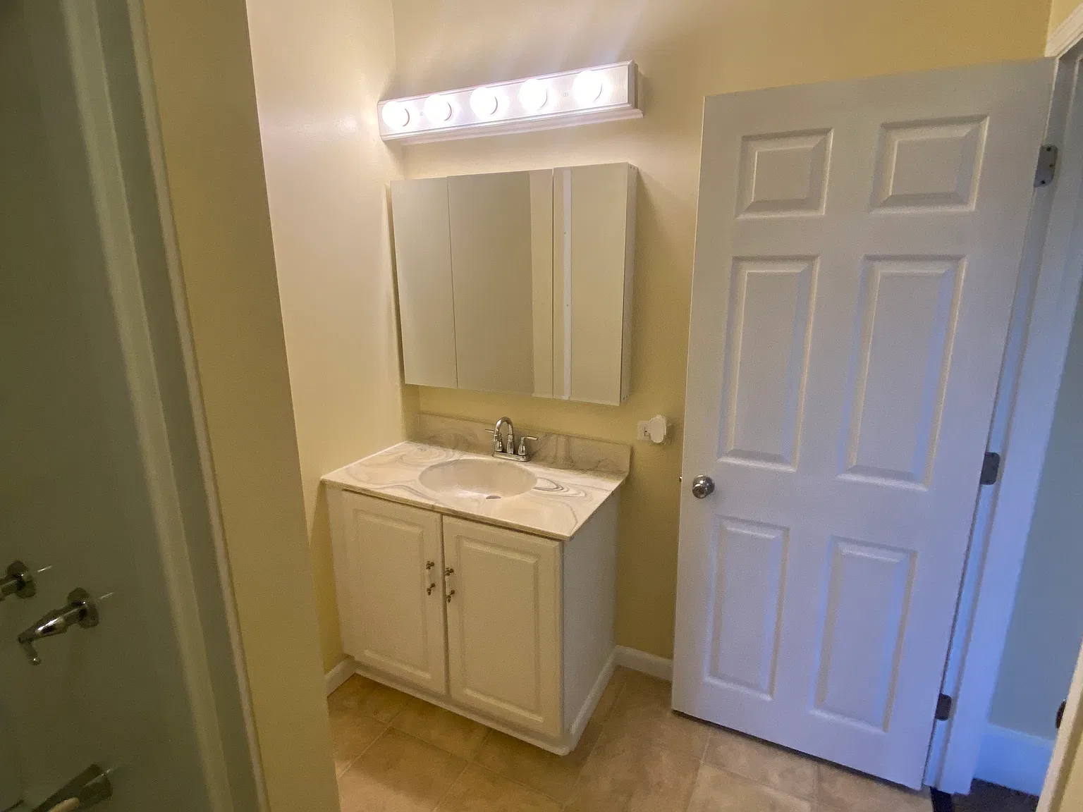 1 bed, 1000 sqft, $1,200 — Photo 4