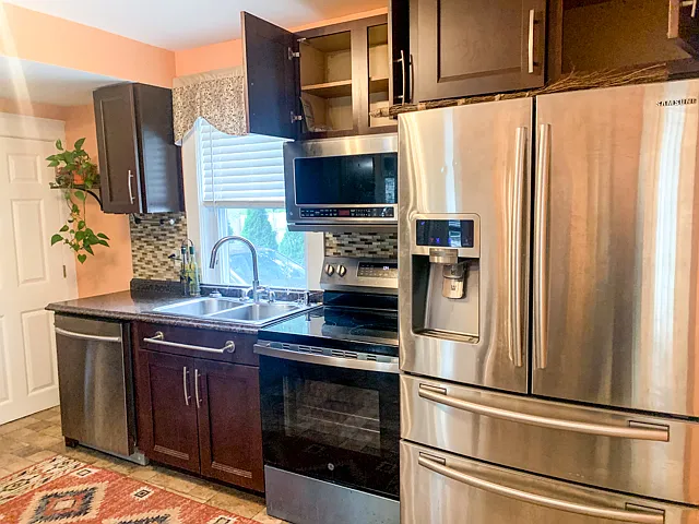 3 bed, 1268 sqft, $2,700 — Photo 2