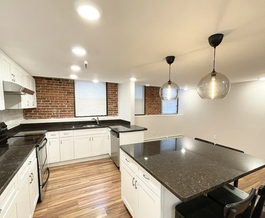 4 bed, 1370 sqft, $8,000 — Photo 3