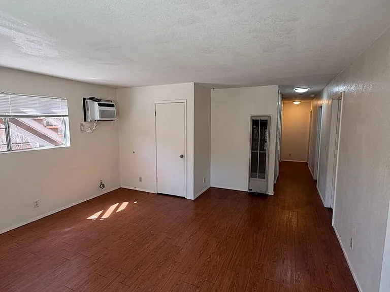 1448 Warner St — Photo 5