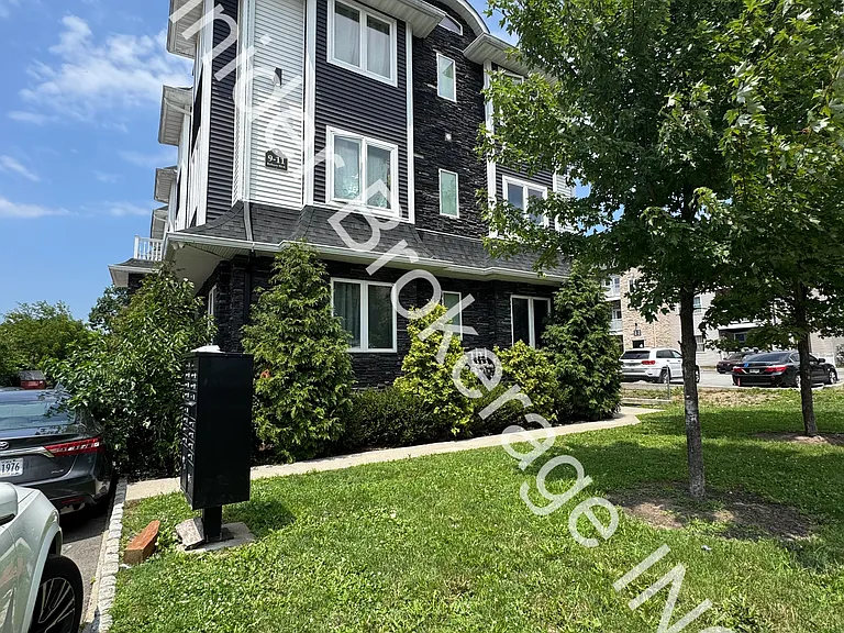 15 Bethune Blvd #101 — Photo 2