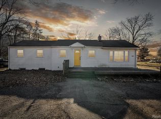 800 Glaspie Rd, Oxford, MI 48371