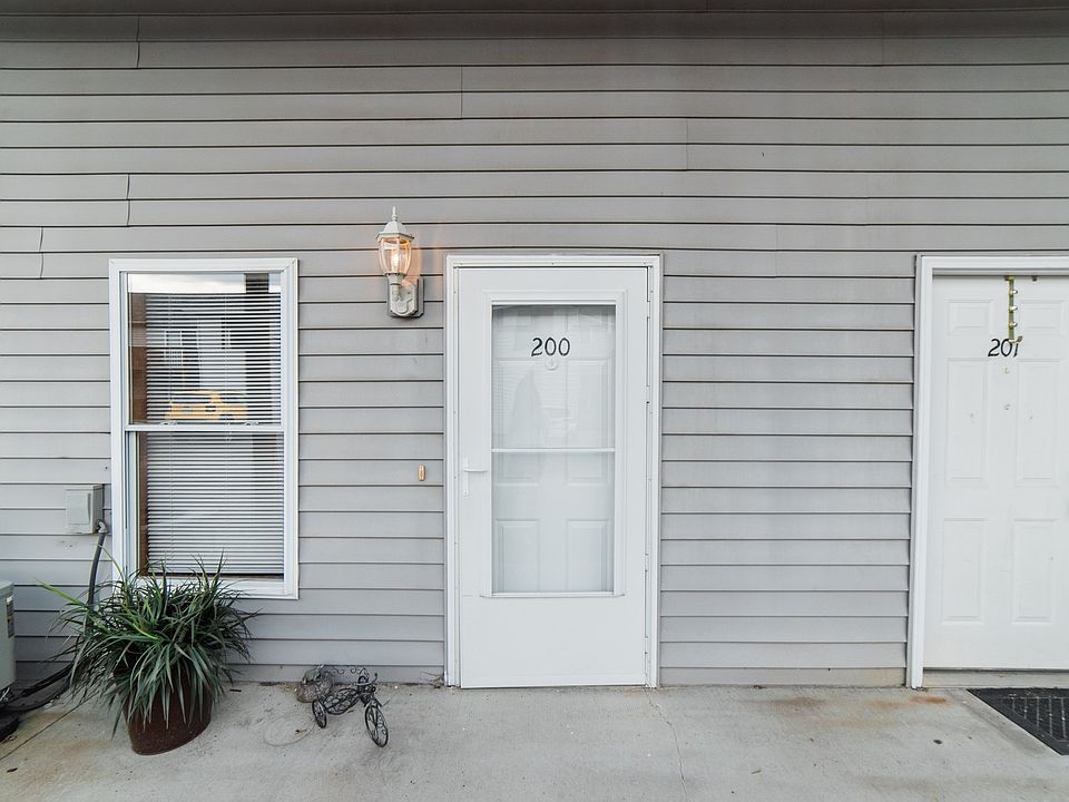 1st image of 100-1400 Pinnacle Heights Dr #1105