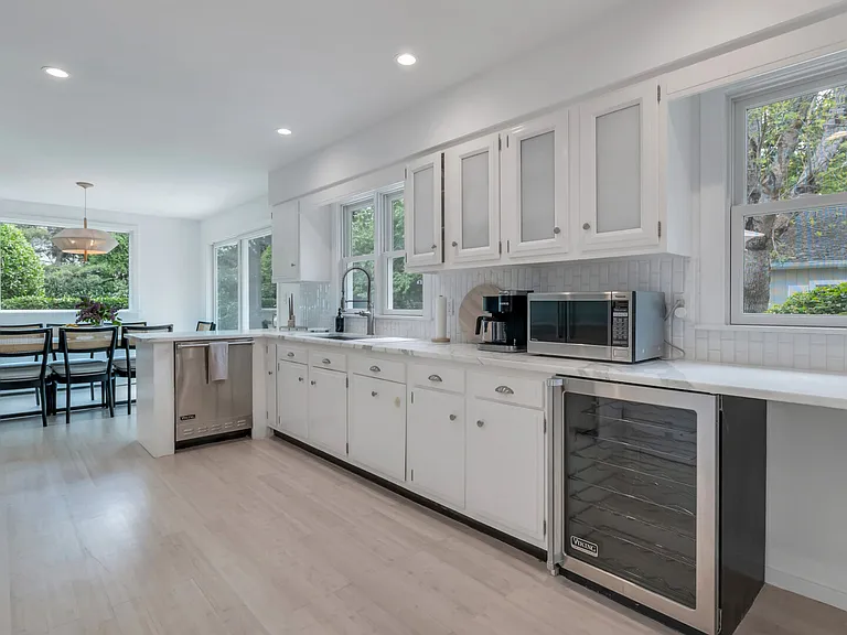 10 Barsdis Ln — Photo 11