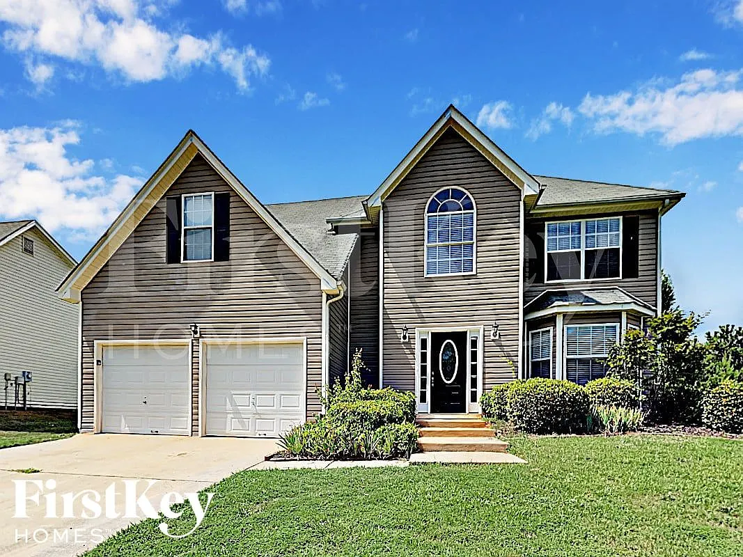 4 bed, 2.5 bath, 2558 sqft, $2,850 — Photo 1