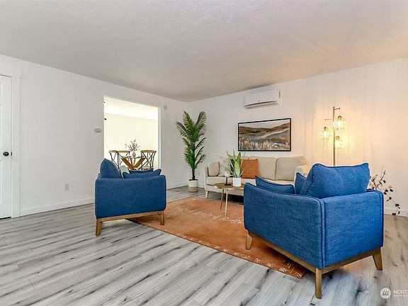 4th image of 200 E Springwood Drive