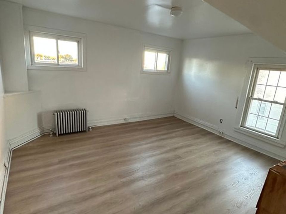 2nd image of 421 Ellison St