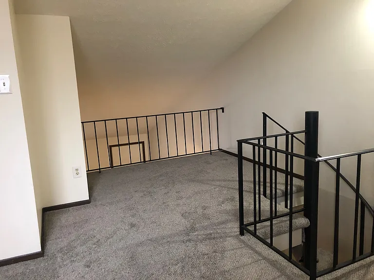 Bella Dora Rosamond Ave. Apartments — Photo 7