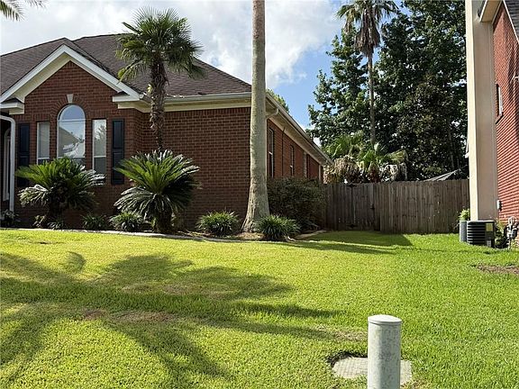 3rd image of 9775 Norfolk Pl