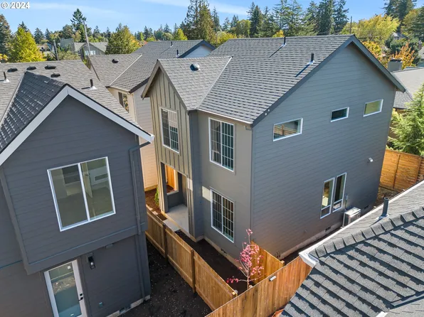 4836 NE Campaign St, Portland, OR 97218