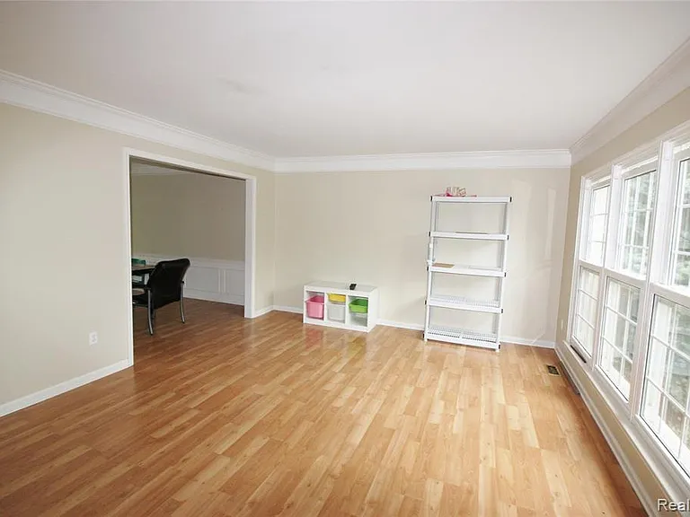 193 Saxon Ct — Photo 6