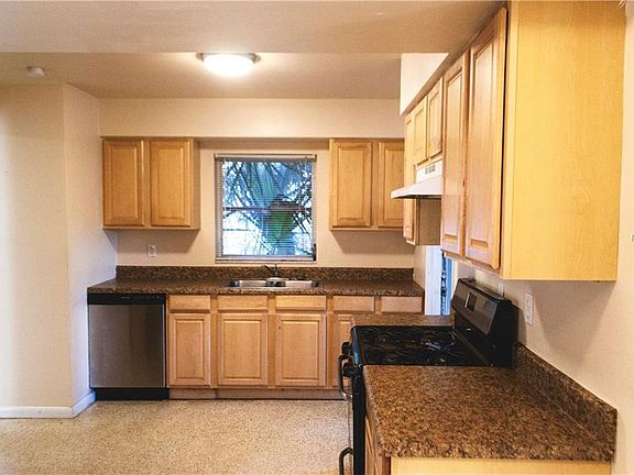 3rd image of 1279 Deltona Blvd