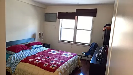 Rented by Cezanne Outlet LLC