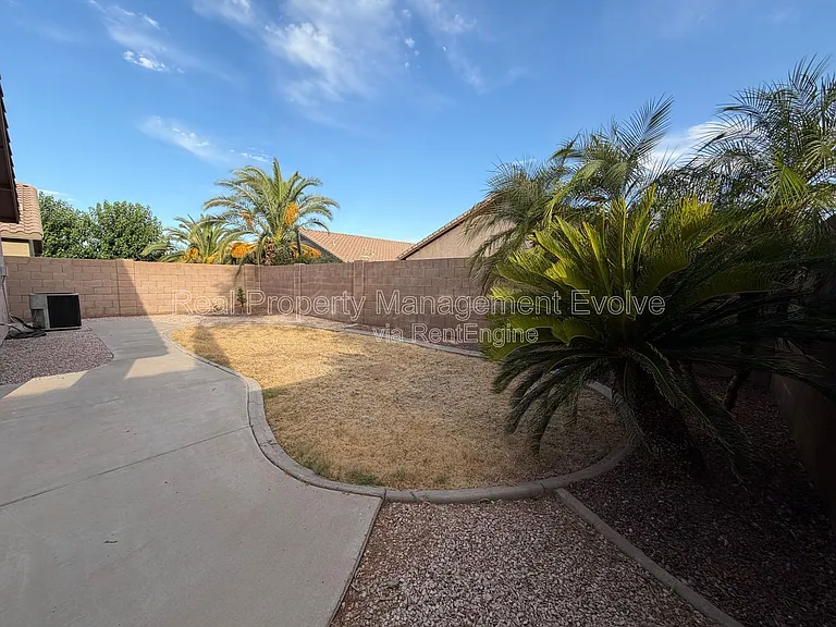 15847 W Saguaro Ln — Photo 22