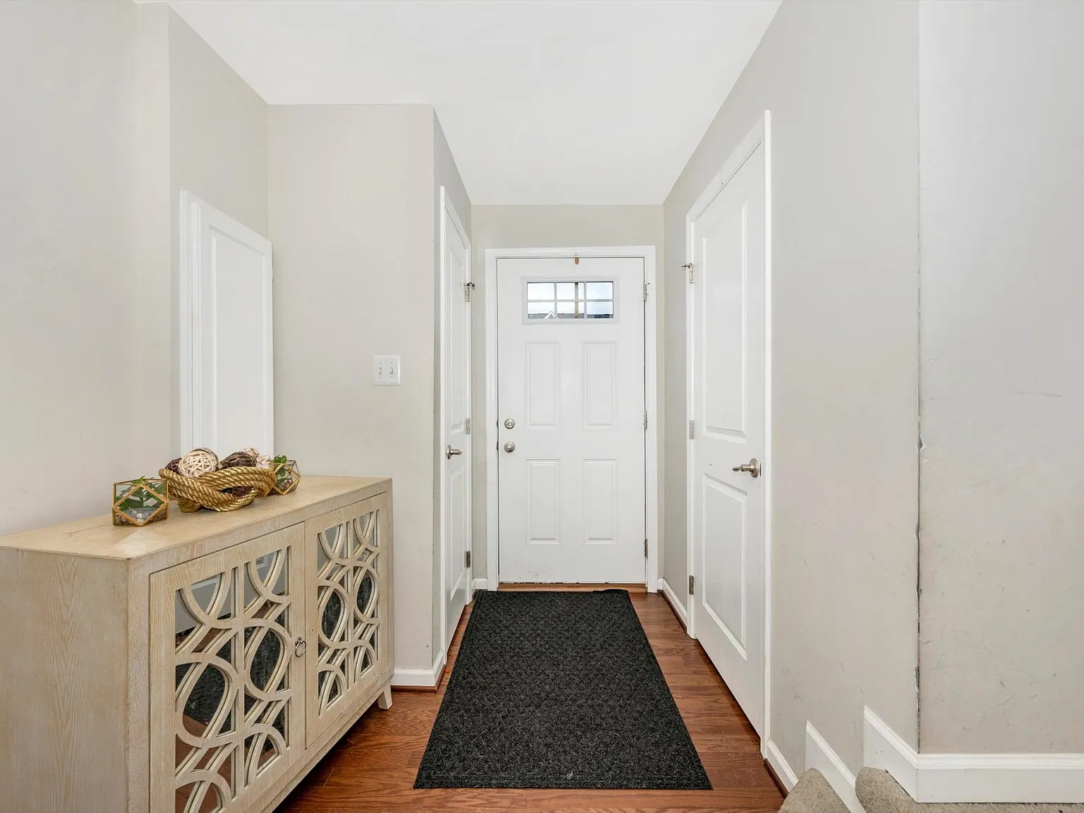 3 bed, 2.5 bath, 1931 sqft, $1,900 — Photo 2