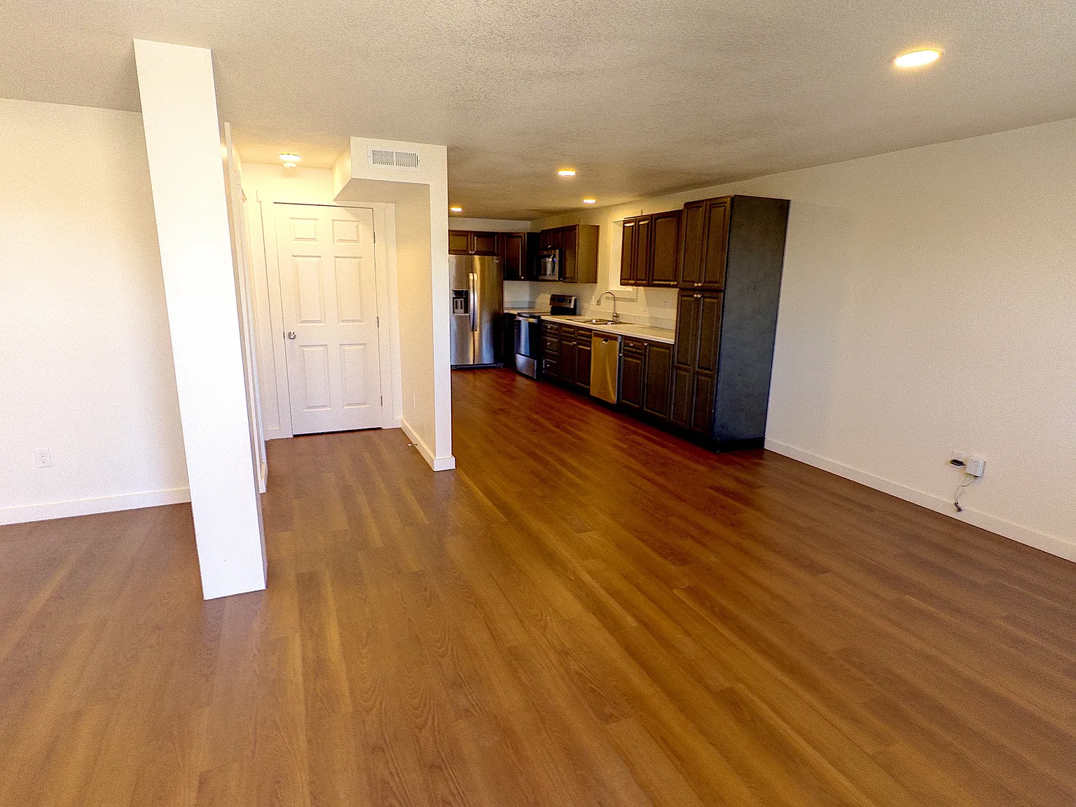 2 bed, 1408 sqft, $1,725 — Photo 4
