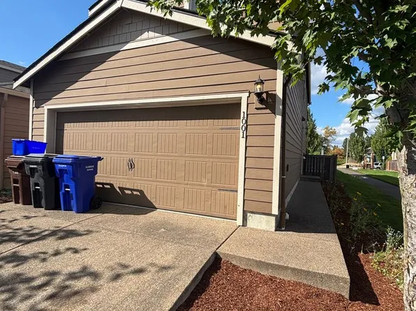 1001 Southview Dr, Molalla, OR 97038