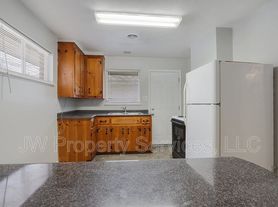 124 Lake Ave, Metairie, LA