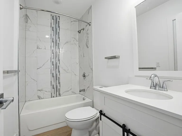 147 N Gross St #2 — Photo 2
