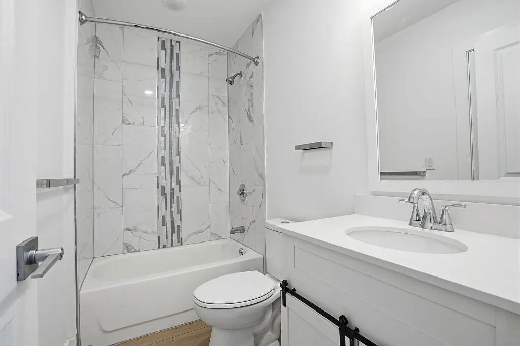 Building Photo - 147 N Gross St #2
