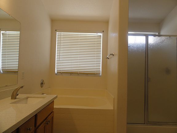 2nd image of 1304 E Washington Ave