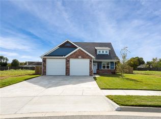 1204 Canyon Gate Dr, Siloam Springs, AR 72761