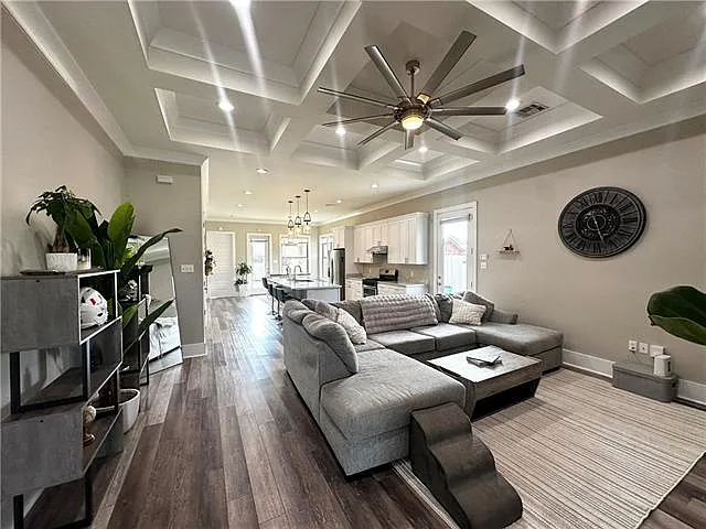 1420 Carnation Ave — Photo 3