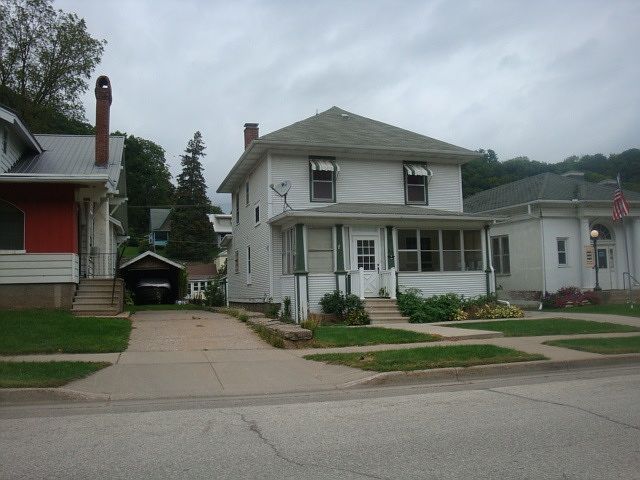 2nd image of 418 Main St