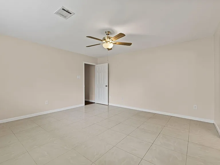 120 Texas Ave — Photo 18