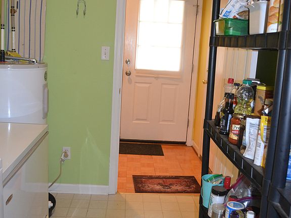 Laundry room and pantry