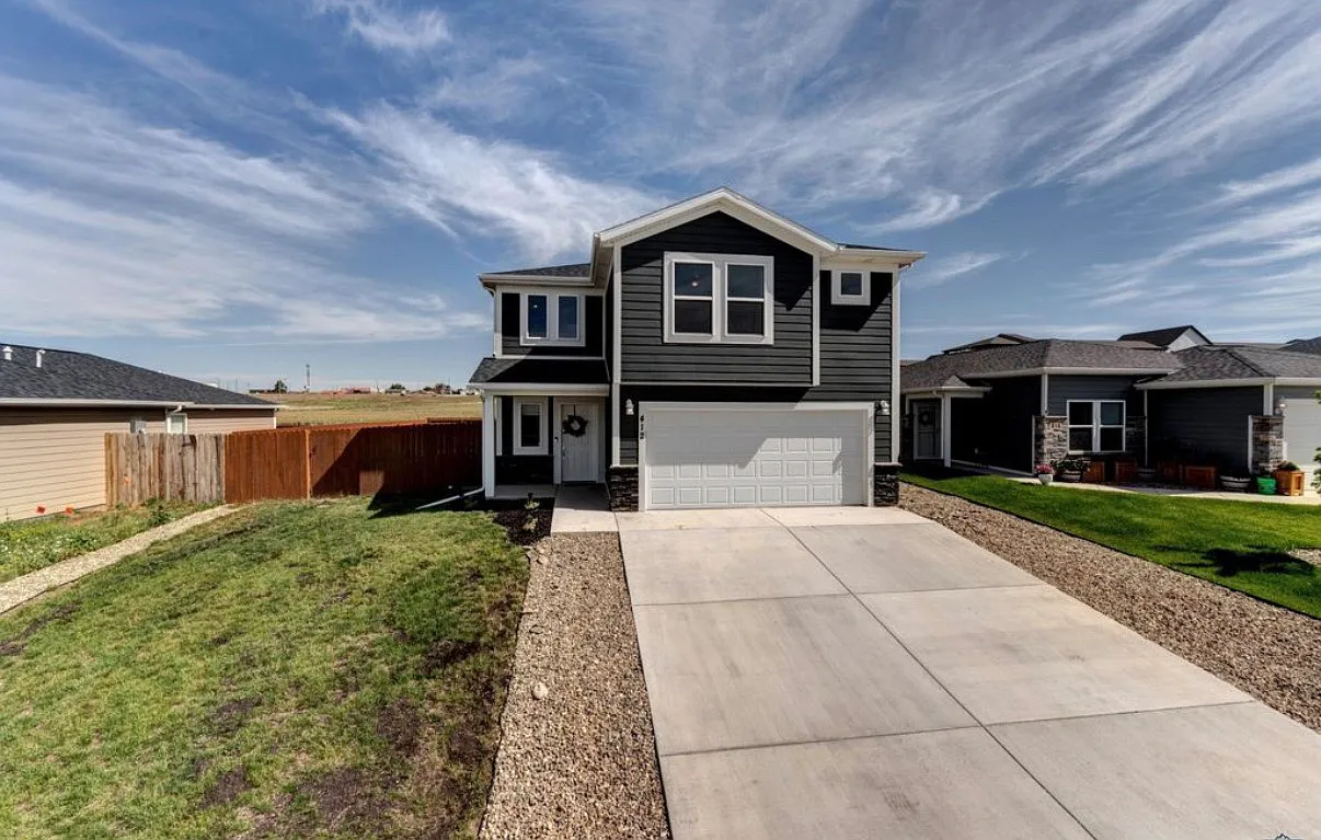 4 bed, 1894 sqft, $2,800 — Photo 1