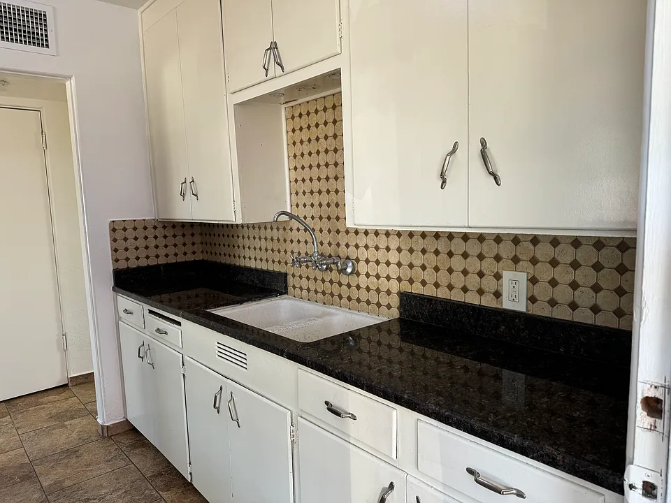 2733 W Keim Dr