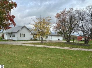 11627 S Green Rd, Riverdale, MI 48877