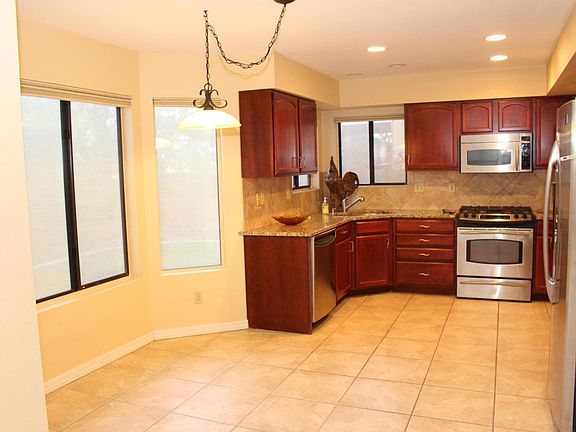 5th image of 3001 W Country Hill Dr